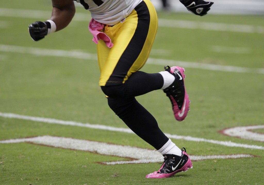 To support Breast Cancer Awareness, the Pittsburgh Steelers on October 1 wearing pink.