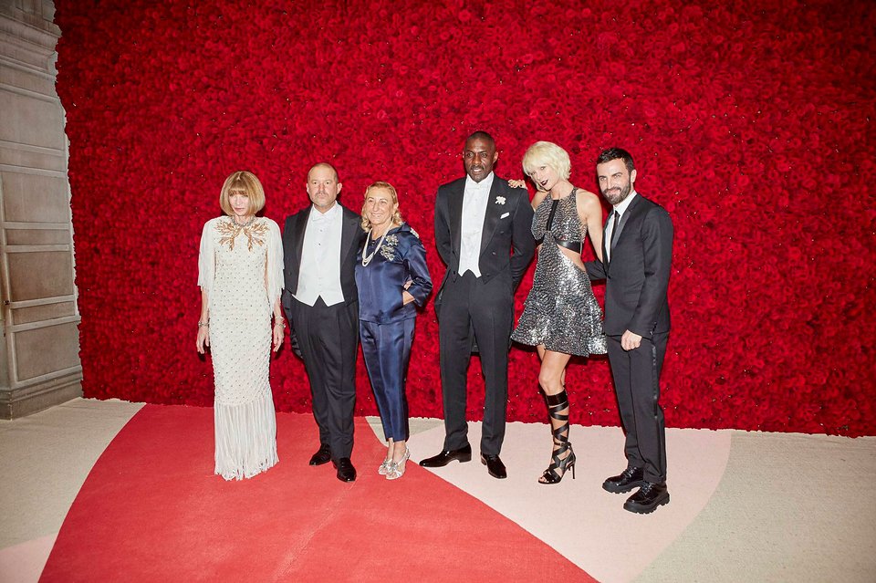 2016 Met Gala Chairs: Anna WIntour, Jonathan Ive, Muiccia Prada, Idris Elba, Taylor Swift and Nicholas Ghesquière. Image credit: Taylor Jewell/Vogue Magazine.