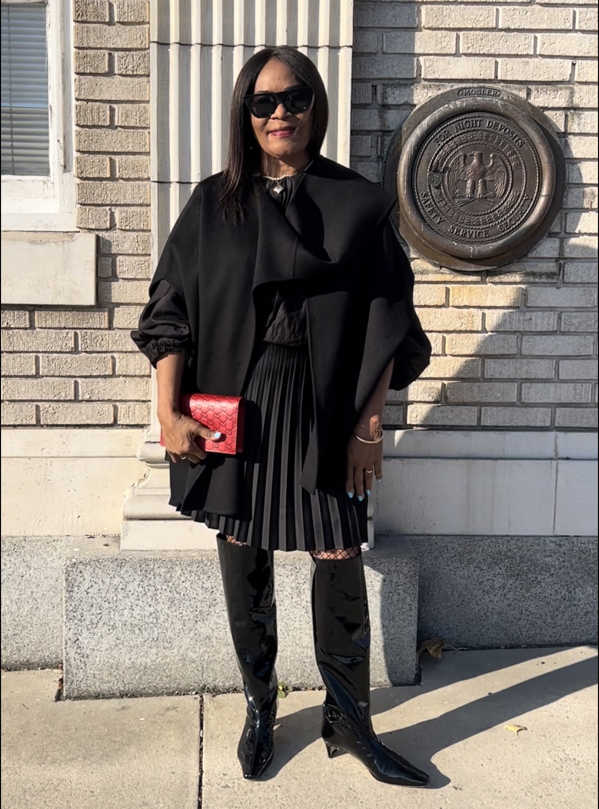 Over 60 style: all black with pop of red