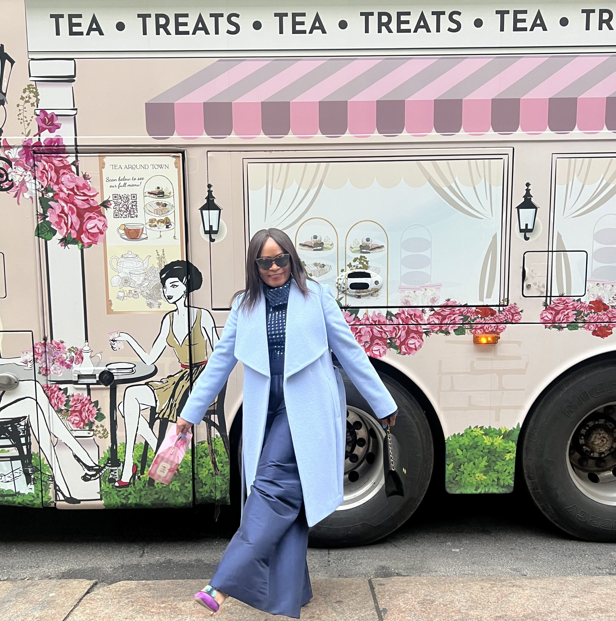 Kicking it up in NYC at Tea Around Town Sightseeing Bus
