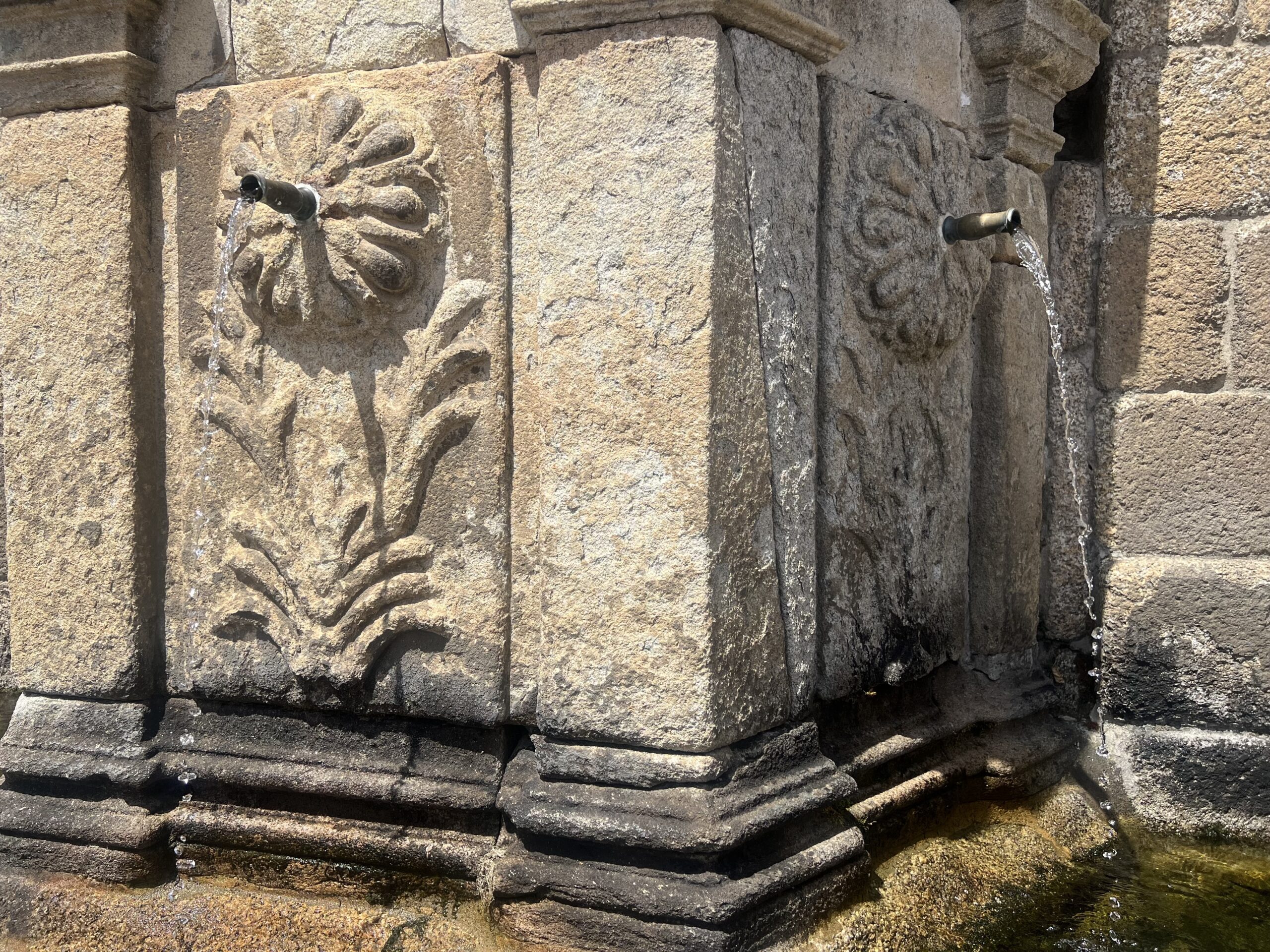 Another granite fountain in Castelo Novo