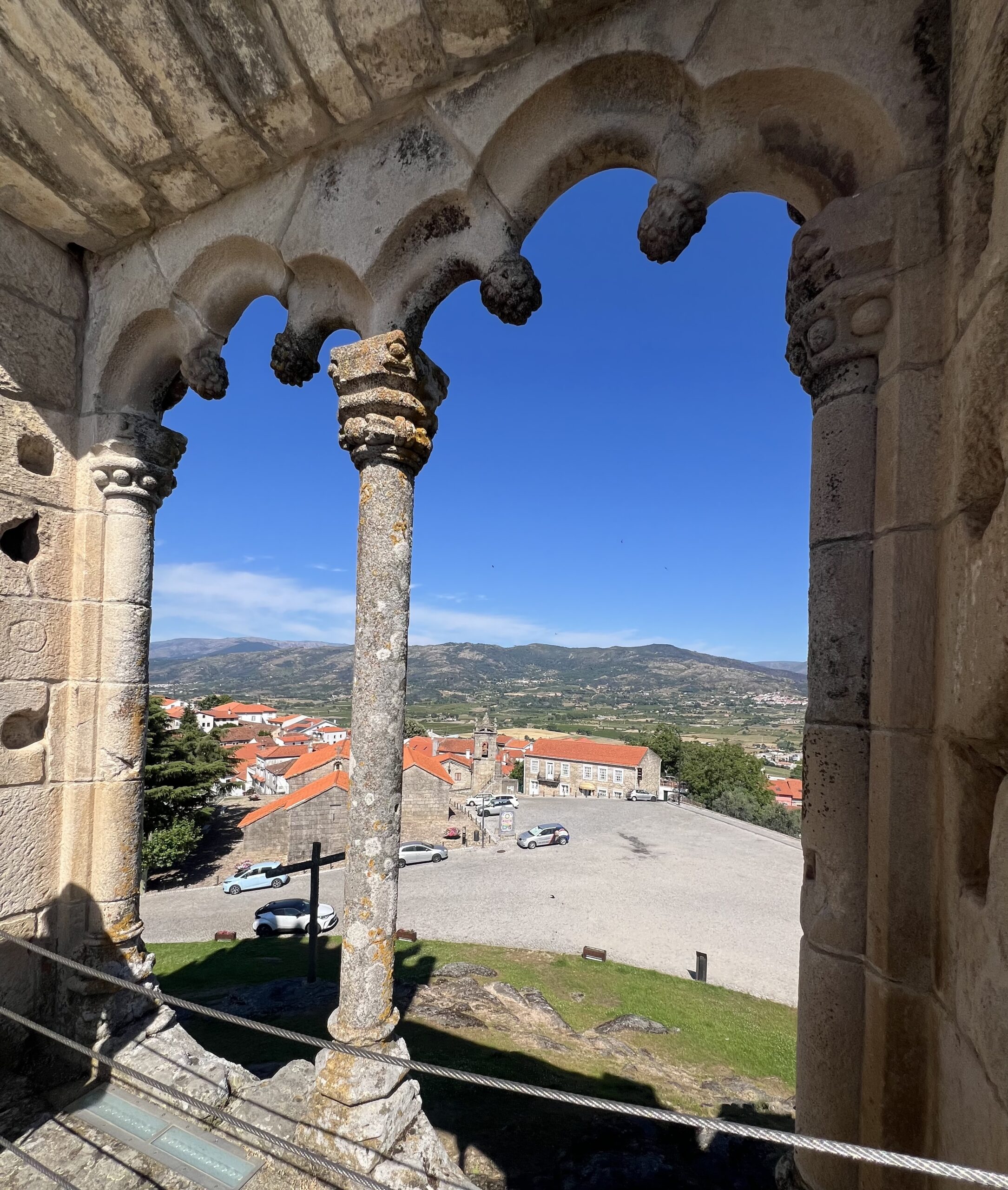 This arch in the Belmonte Castle represents traditional Portuguese architecture called Manueline. 