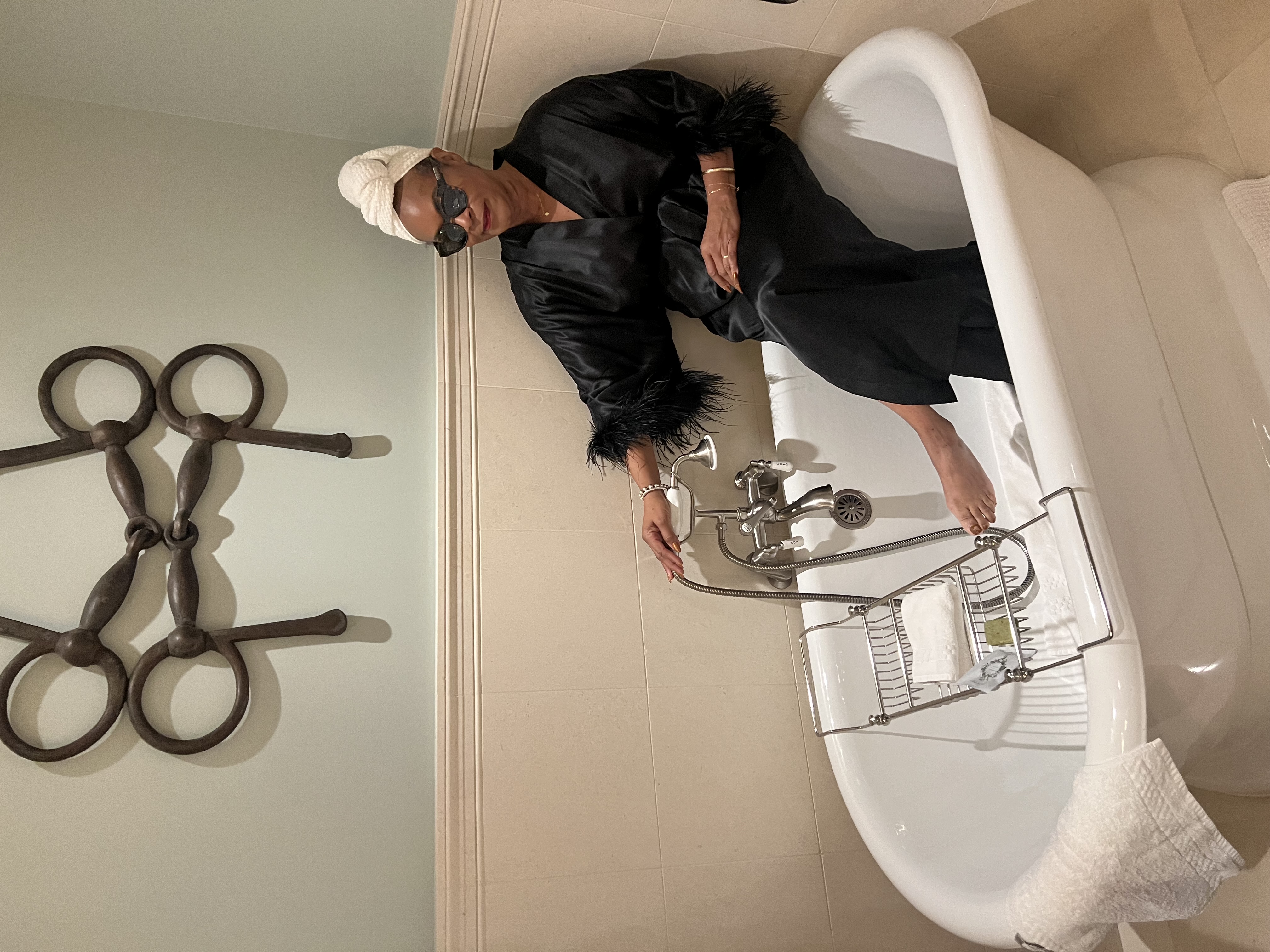 The pedestal tub in the Estate King Guest Room at Salamander Middleburg